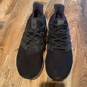 Black men’s adidas knit sneakers